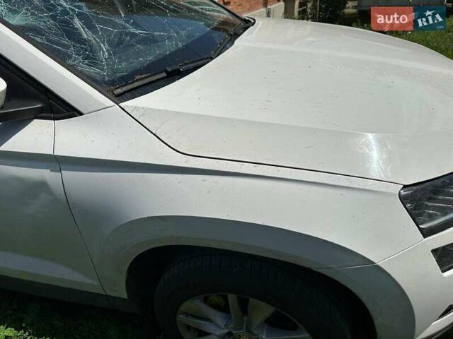 Білий Шкода Karoq, об'ємом двигуна 1.5 л та пробігом 180 тис. км за 10000 $, фото 1 на Automoto.ua