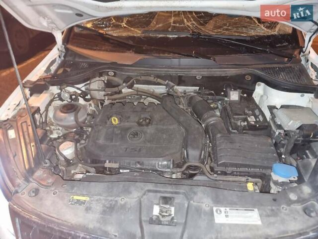 Белый Шкода Karoq, объемом двигателя 1.5 л и пробегом 189 тыс. км за 9999 $, фото 2 на Automoto.ua