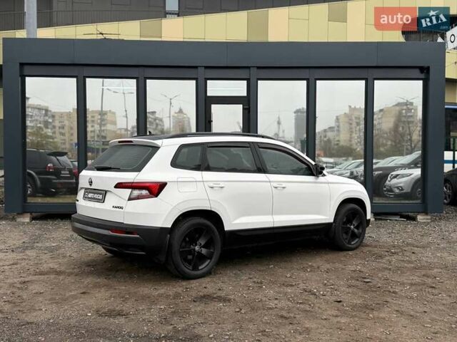 Белый Шкода Karoq, объемом двигателя 1.5 л и пробегом 117 тыс. км за 18990 $, фото 5 на Automoto.ua