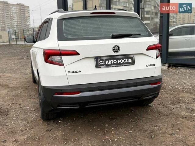 Белый Шкода Karoq, объемом двигателя 1.5 л и пробегом 117 тыс. км за 18990 $, фото 7 на Automoto.ua
