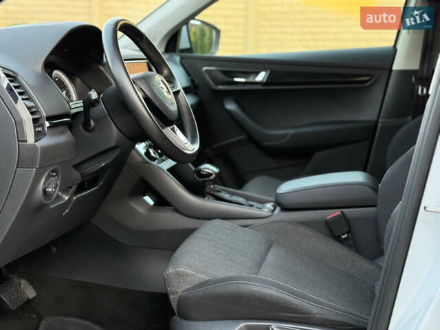 Белый Шкода Karoq, объемом двигателя 1.5 л и пробегом 112 тыс. км за 19800 $, фото 31 на Automoto.ua