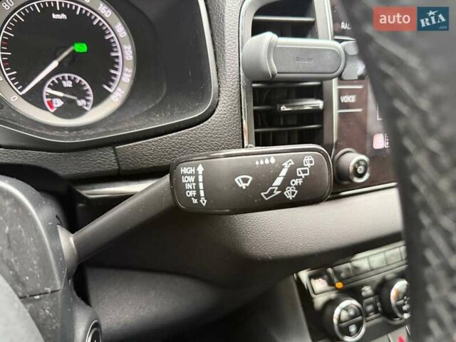 Белый Шкода Karoq, объемом двигателя 1.5 л и пробегом 117 тыс. км за 18990 $, фото 19 на Automoto.ua