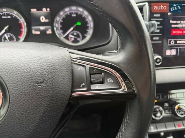 Белый Шкода Karoq, объемом двигателя 1.5 л и пробегом 117 тыс. км за 18990 $, фото 20 на Automoto.ua