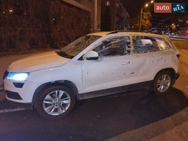 Белый Шкода Karoq, объемом двигателя 1.5 л и пробегом 189 тыс. км за 9999 $, фото 6 на Automoto.ua