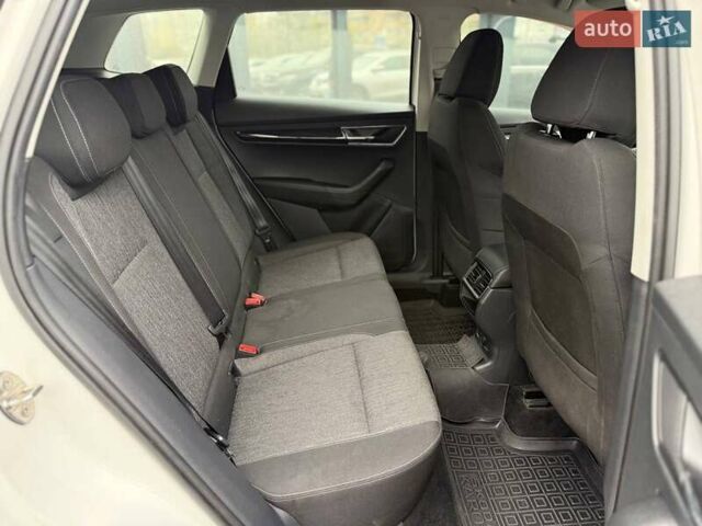 Белый Шкода Karoq, объемом двигателя 1.5 л и пробегом 117 тыс. км за 18990 $, фото 12 на Automoto.ua