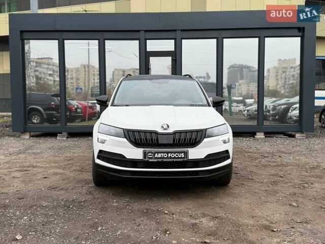 Белый Шкода Karoq, объемом двигателя 1.5 л и пробегом 117 тыс. км за 18990 $, фото 1 на Automoto.ua