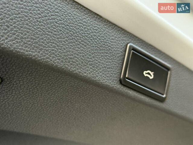 Белый Шкода Karoq, объемом двигателя 1.5 л и пробегом 112 тыс. км за 19800 $, фото 25 на Automoto.ua