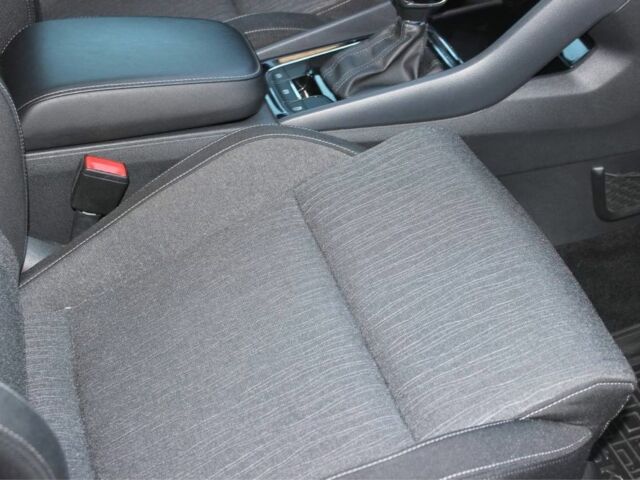 Белый Шкода Karoq, объемом двигателя 1.6 л и пробегом 280 тыс. км за 19800 $, фото 5 на Automoto.ua