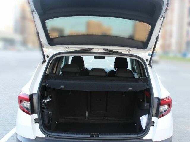 Белый Шкода Karoq, объемом двигателя 1.6 л и пробегом 280 тыс. км за 19800 $, фото 3 на Automoto.ua