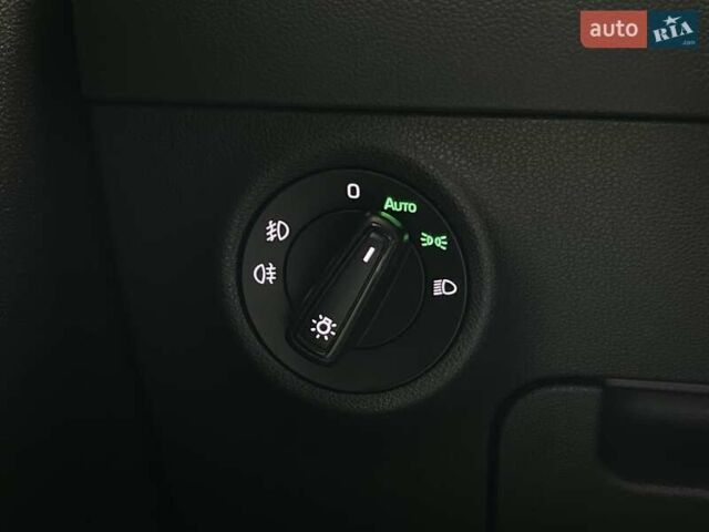 Белый Шкода Karoq, объемом двигателя 1.5 л и пробегом 116 тыс. км за 20872 $, фото 12 на Automoto.ua