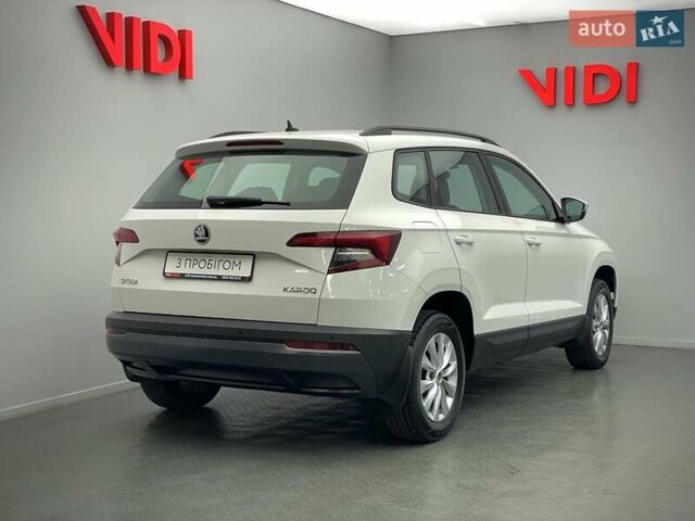 Белый Шкода Karoq, объемом двигателя 1.5 л и пробегом 90 тыс. км за 21621 $, фото 1 на Automoto.ua