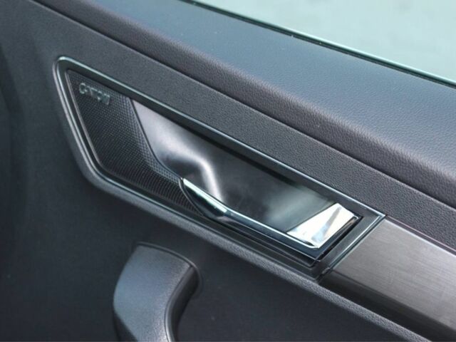 Белый Шкода Karoq, объемом двигателя 1.6 л и пробегом 280 тыс. км за 19800 $, фото 6 на Automoto.ua