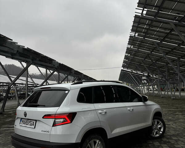 Білий Шкода Karoq, об'ємом двигуна 1.5 л та пробігом 98 тис. км за 20800 $, фото 3 на Automoto.ua