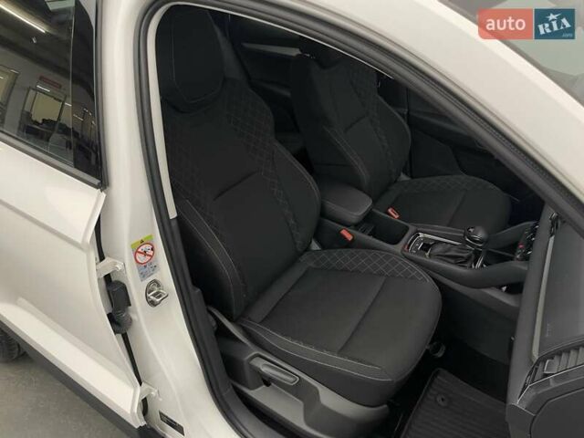 Белый Шкода Karoq, объемом двигателя 1.5 л и пробегом 90 тыс. км за 21621 $, фото 10 на Automoto.ua