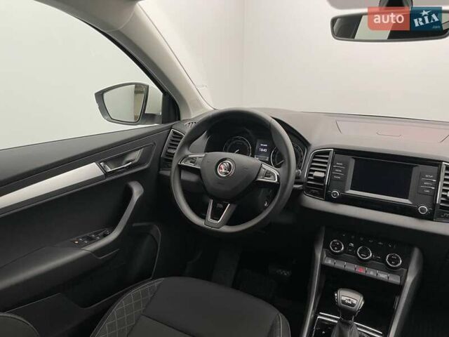 Белый Шкода Karoq, объемом двигателя 1.5 л и пробегом 90 тыс. км за 21621 $, фото 12 на Automoto.ua