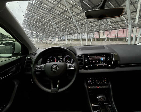 Білий Шкода Karoq, об'ємом двигуна 1.5 л та пробігом 98 тис. км за 20800 $, фото 7 на Automoto.ua