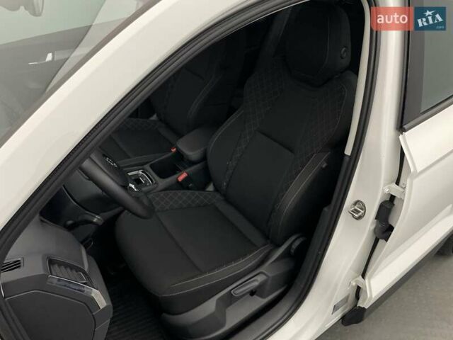 Белый Шкода Karoq, объемом двигателя 1.5 л и пробегом 90 тыс. км за 21621 $, фото 8 на Automoto.ua