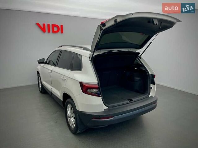 Белый Шкода Karoq, объемом двигателя 1.5 л и пробегом 116 тыс. км за 20872 $, фото 6 на Automoto.ua