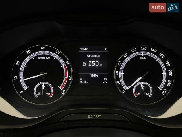 Белый Шкода Karoq, объемом двигателя 1.5 л и пробегом 90 тыс. км за 21621 $, фото 14 на Automoto.ua