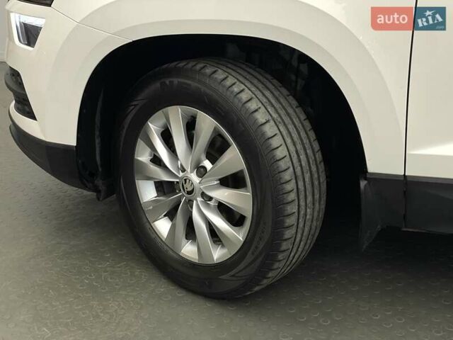 Белый Шкода Karoq, объемом двигателя 1.5 л и пробегом 116 тыс. км за 20872 $, фото 7 на Automoto.ua
