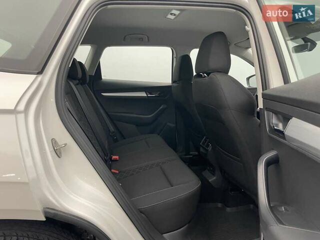 Белый Шкода Karoq, объемом двигателя 1.5 л и пробегом 90 тыс. км за 21621 $, фото 9 на Automoto.ua