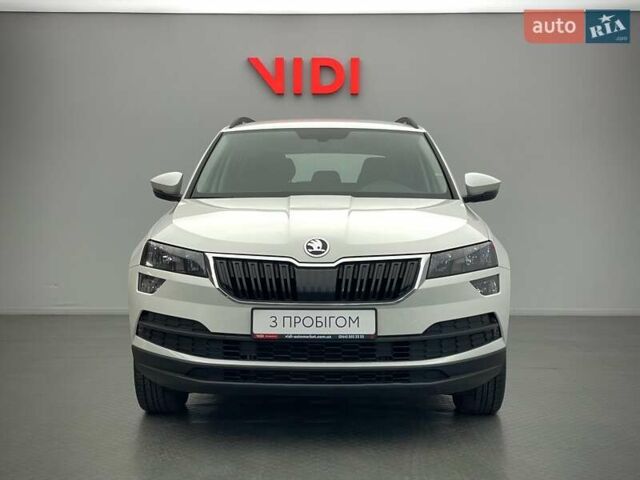 Белый Шкода Karoq, объемом двигателя 1.5 л и пробегом 90 тыс. км за 21621 $, фото 4 на Automoto.ua