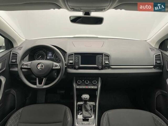 Белый Шкода Karoq, объемом двигателя 1.5 л и пробегом 90 тыс. км за 21621 $, фото 11 на Automoto.ua