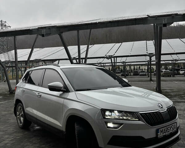 Білий Шкода Karoq, об'ємом двигуна 1.5 л та пробігом 98 тис. км за 20800 $, фото 1 на Automoto.ua