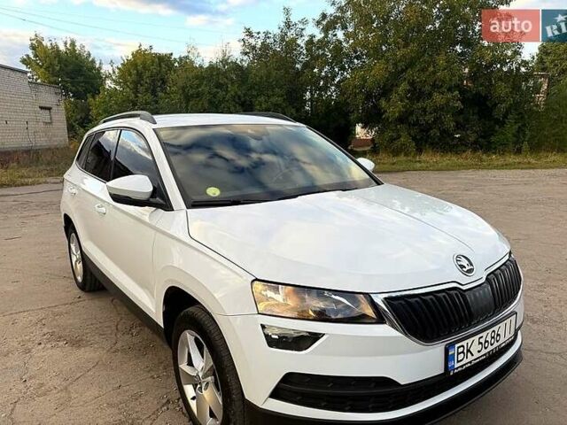 Белый Шкода Karoq, объемом двигателя 1.6 л и пробегом 169 тыс. км за 17800 $, фото 3 на Automoto.ua