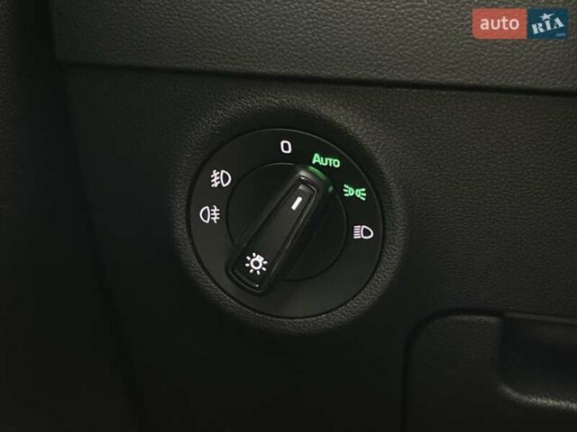 Белый Шкода Karoq, объемом двигателя 1.5 л и пробегом 90 тыс. км за 21621 $, фото 15 на Automoto.ua