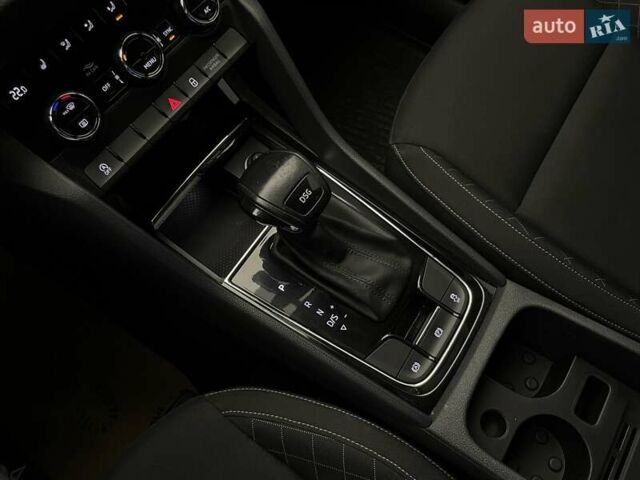 Белый Шкода Karoq, объемом двигателя 1.5 л и пробегом 116 тыс. км за 20872 $, фото 16 на Automoto.ua