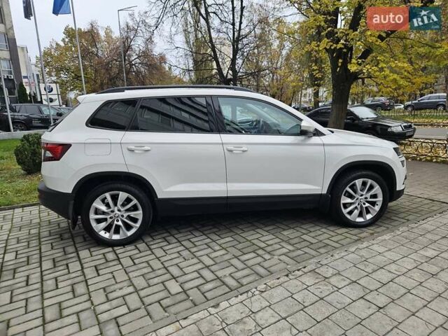 Білий Шкода Karoq, об'ємом двигуна 1.97 л та пробігом 85 тис. км за 27890 $, фото 3 на Automoto.ua