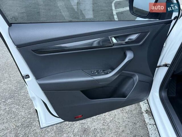 Білий Шкода Karoq, об'ємом двигуна 1.4 л та пробігом 180 тис. км за 18500 $, фото 18 на Automoto.ua