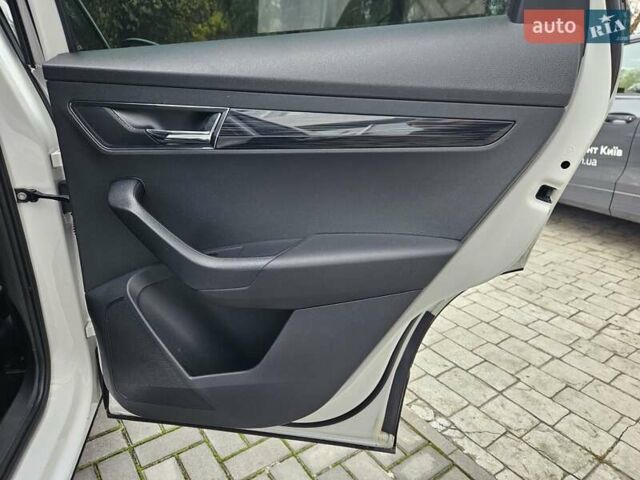 Білий Шкода Karoq, об'ємом двигуна 1.97 л та пробігом 85 тис. км за 27890 $, фото 30 на Automoto.ua