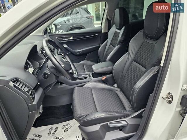 Білий Шкода Karoq, об'ємом двигуна 1.97 л та пробігом 85 тис. км за 27890 $, фото 19 на Automoto.ua