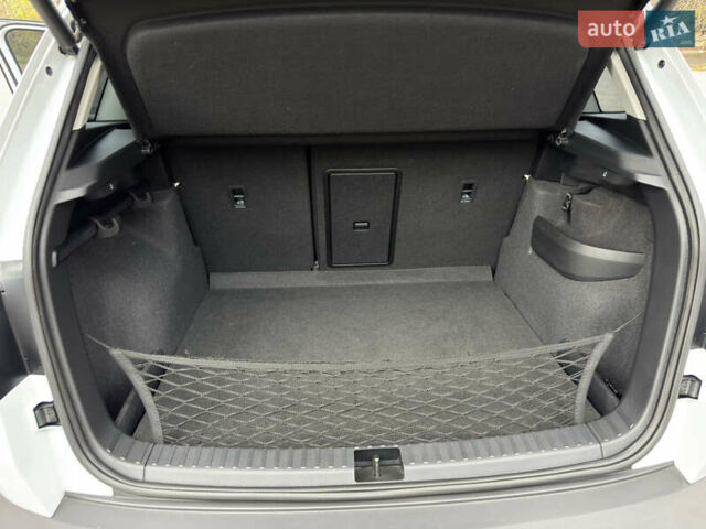 Білий Шкода Karoq, об'ємом двигуна 1.4 л та пробігом 62 тис. км за 21999 $, фото 21 на Automoto.ua