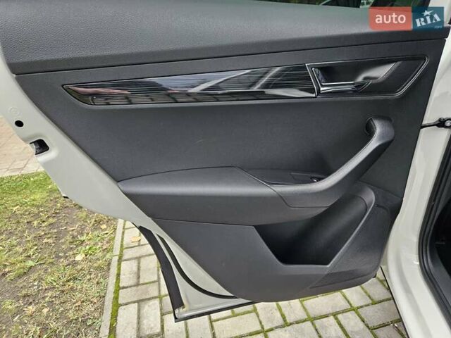 Білий Шкода Karoq, об'ємом двигуна 1.97 л та пробігом 85 тис. км за 27890 $, фото 23 на Automoto.ua