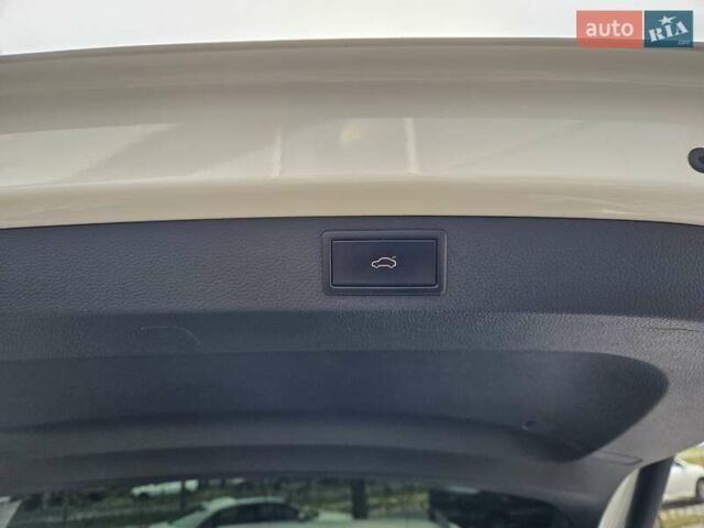 Білий Шкода Karoq, об'ємом двигуна 1.97 л та пробігом 85 тис. км за 27890 $, фото 28 на Automoto.ua