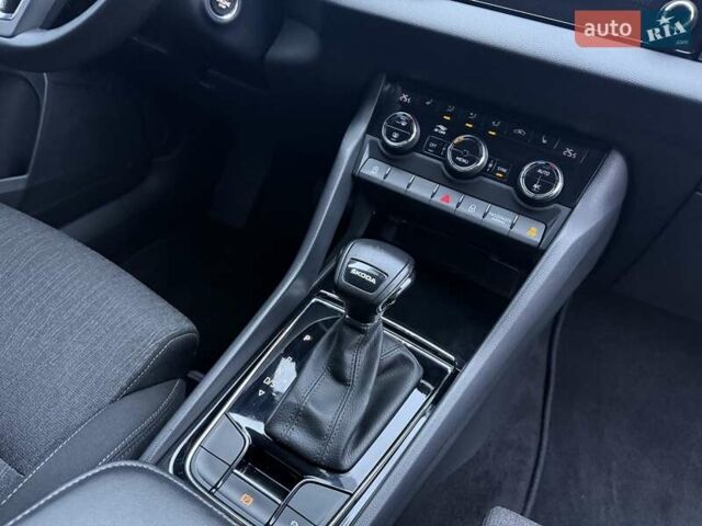 Білий Шкода Karoq, об'ємом двигуна 1.4 л та пробігом 180 тис. км за 18500 $, фото 20 на Automoto.ua