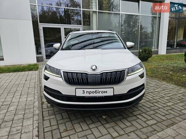 Білий Шкода Karoq, об'ємом двигуна 1.97 л та пробігом 85 тис. км за 27890 $, фото 1 на Automoto.ua