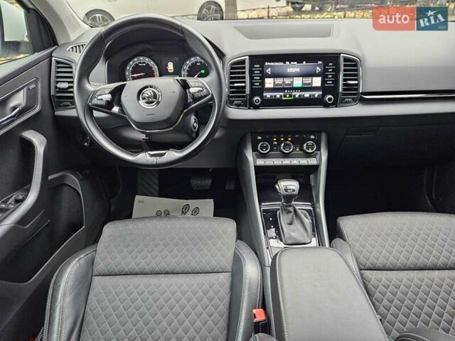 Білий Шкода Karoq, об'ємом двигуна 1.97 л та пробігом 85 тис. км за 27890 $, фото 37 на Automoto.ua