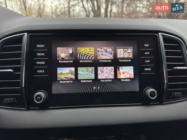 Білий Шкода Karoq, об'ємом двигуна 1.4 л та пробігом 62 тис. км за 22700 $, фото 51 на Automoto.ua