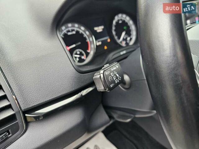 Білий Шкода Karoq, об'ємом двигуна 1.97 л та пробігом 85 тис. км за 27890 $, фото 22 на Automoto.ua