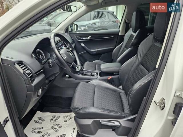 Білий Шкода Karoq, об'ємом двигуна 1.97 л та пробігом 85 тис. км за 27890 $, фото 18 на Automoto.ua