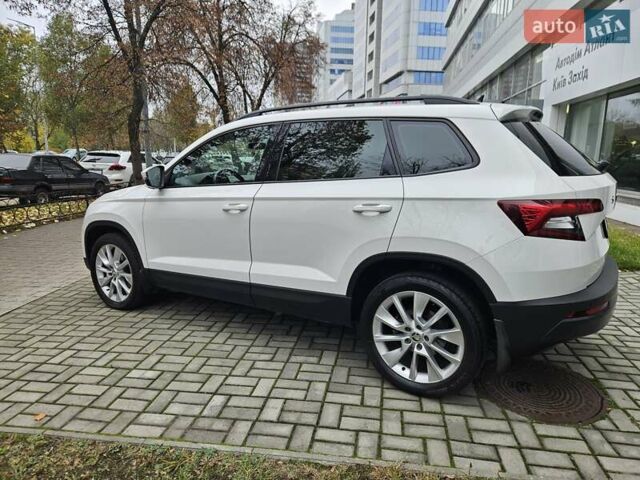 Білий Шкода Karoq, об'ємом двигуна 1.97 л та пробігом 85 тис. км за 27890 $, фото 8 на Automoto.ua