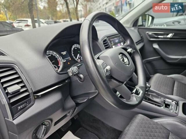 Білий Шкода Karoq, об'ємом двигуна 1.97 л та пробігом 85 тис. км за 27890 $, фото 21 на Automoto.ua