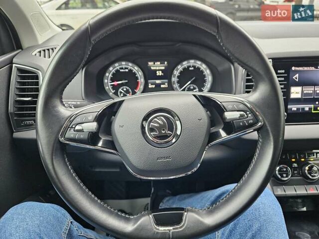 Білий Шкода Karoq, об'ємом двигуна 1.97 л та пробігом 85 тис. км за 27890 $, фото 40 на Automoto.ua