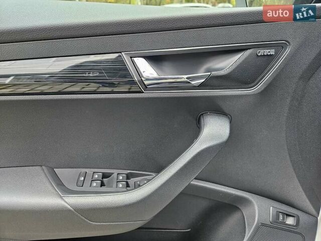 Білий Шкода Karoq, об'ємом двигуна 1.97 л та пробігом 85 тис. км за 27890 $, фото 16 на Automoto.ua