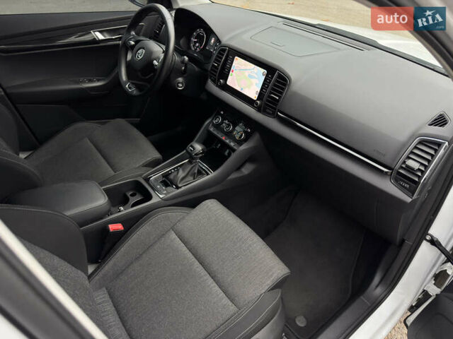 Білий Шкода Karoq, об'ємом двигуна 1.4 л та пробігом 62 тис. км за 21999 $, фото 35 на Automoto.ua