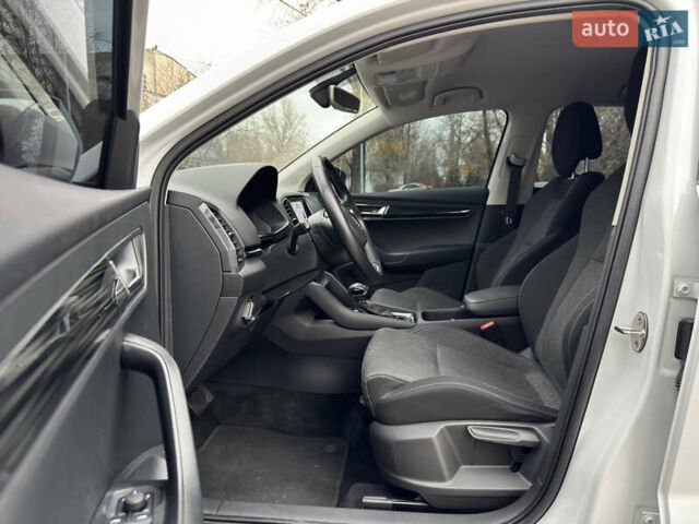 Білий Шкода Karoq, об'ємом двигуна 1.4 л та пробігом 62 тис. км за 21999 $, фото 25 на Automoto.ua